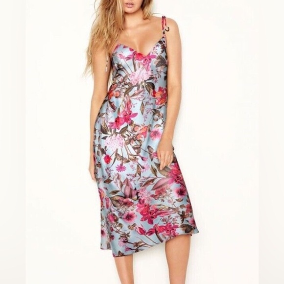 Victoria's Secret Dresses & Skirts - VICTORIA’S SECRET XL LONG FLORAL SILKY DRESS